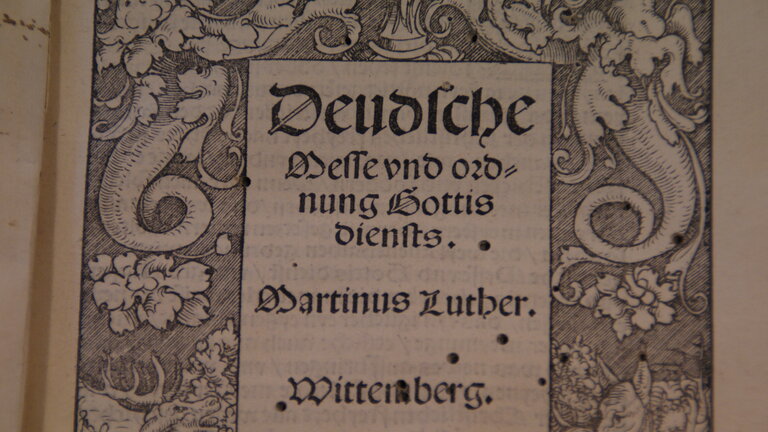 Die Einführung der deutschen Sprache in den Gottesdienst war ein Anliegen der Reformation. Hier: Martin Luthers „Deutsche Messe“ von 1526, MKB 316