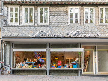 Schaufenster eines neu eröffneten Geschäftes in der Goslarer Innenstadt.